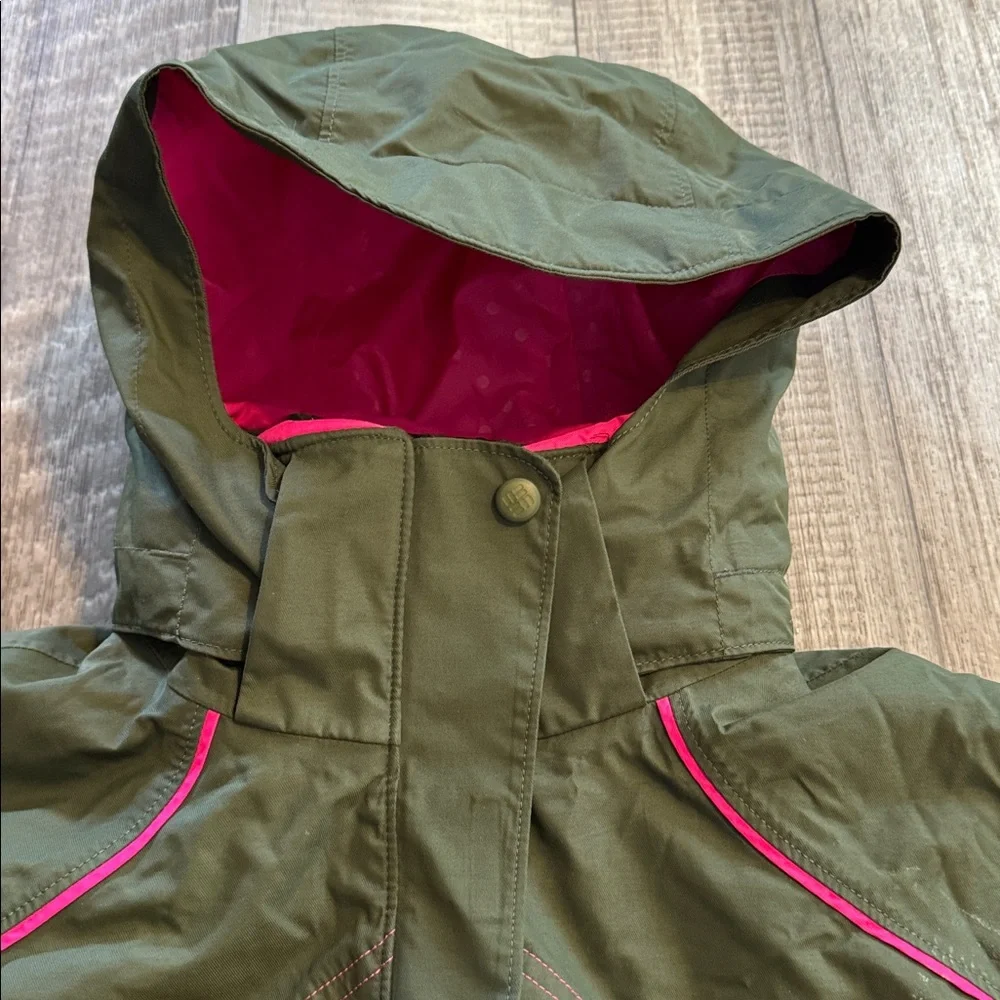 COLUMBIA Green/ Pink Accents - - 3 in 1 Coat- size kids 18-20 or Adult Small